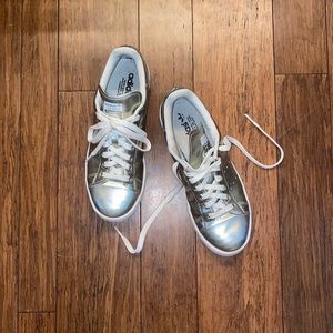 Adidas women’s size 9, silver